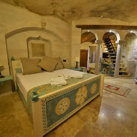 לינה וארוחת בוקר Caftan Cave
