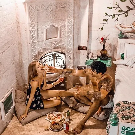 Caftan Cave 4*