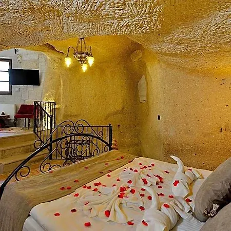 Caftan Cave 4*