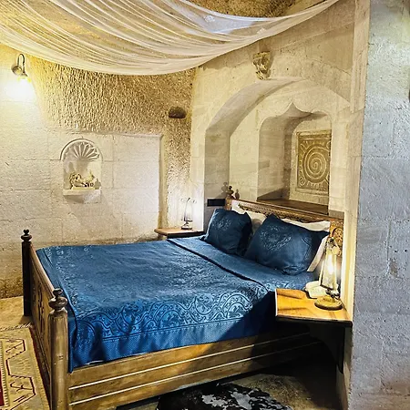 Caftan Cave 4*